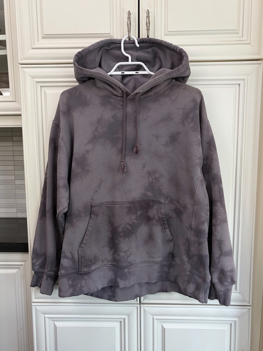 Aritzia TNA woman’s plus size 2 tie-dye / marble grey hoodie
